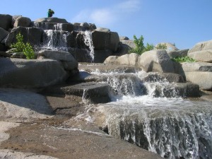 آبشار زیبای قطعه البرز در باغ
