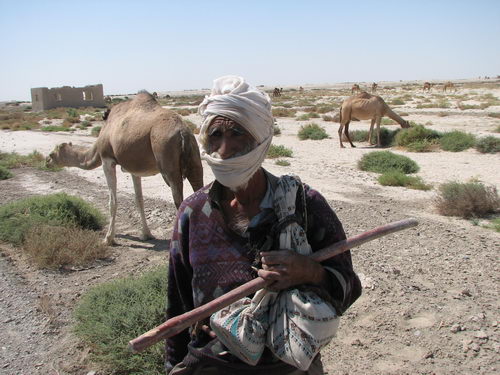 سیمای فقر در چهره این هموطن سیستانی کاملا نمایان است