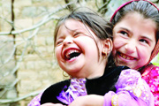 چه خنده ای می کند این دخترک ... دخترک ... دخترک ...