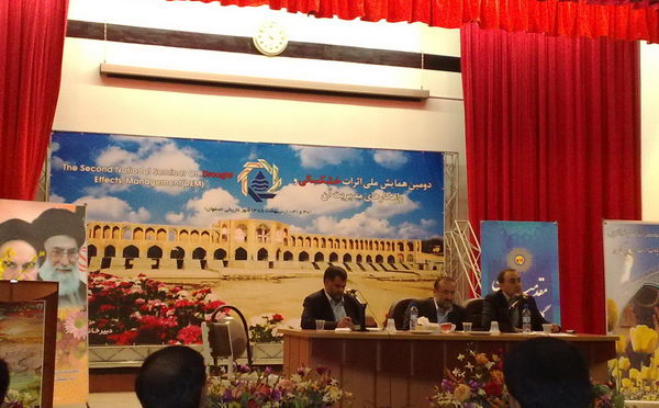 آقای دکتر علامه - نفر وسط در روز پایانی همایش روز پایانی همایش