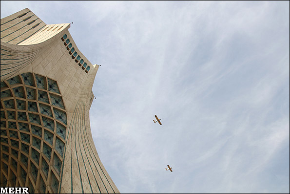 ناوگان هوایی آب پاش بر فراز آزادی - 16 آذر 89