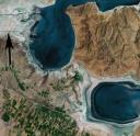 حفر کانالهایی مرگآور به نام زهکش در دشت کربال خرامه و حاشیهی شمال شرقی دریاچهی طشک در این عکس مشخص است.